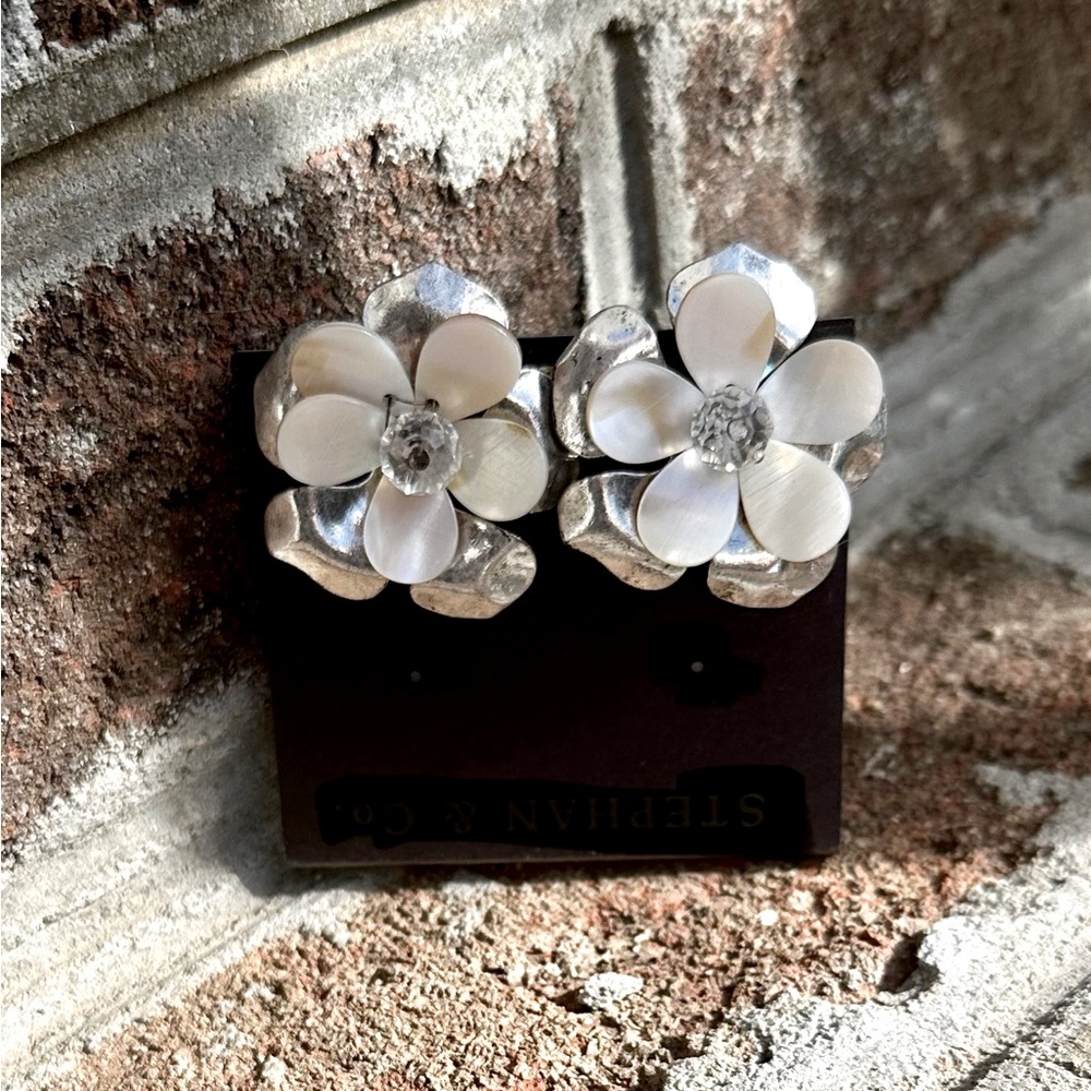 NWT BEAUTIFUL EARRINGS INSPIRED BY THE CHANEL CAMELLIA DESIGN BREATHTAKING